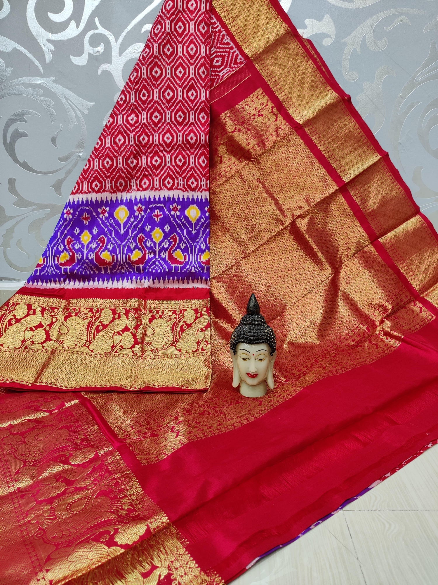 Pochampally Ikkat Pattu Sarees With Kanchi Border - pochampallysarees.com