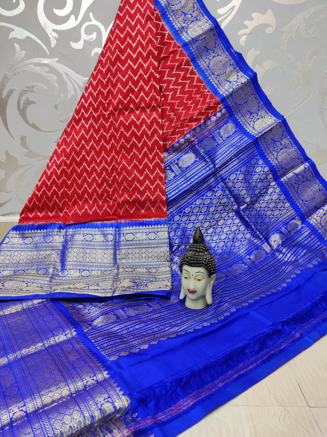 Pochampally Ikkat Pattu Sarees With Kanchi Border - pochampallysarees.com