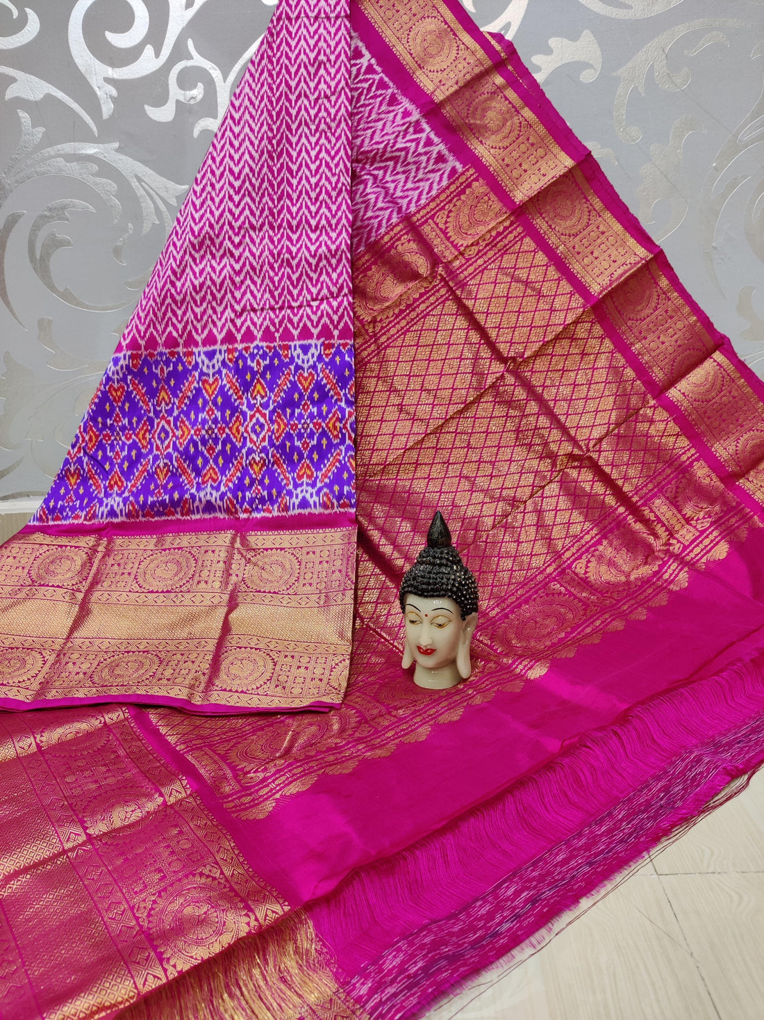 Pochampally Ikkat Pattu Sarees With Kanchi Border - pochampallysarees.com