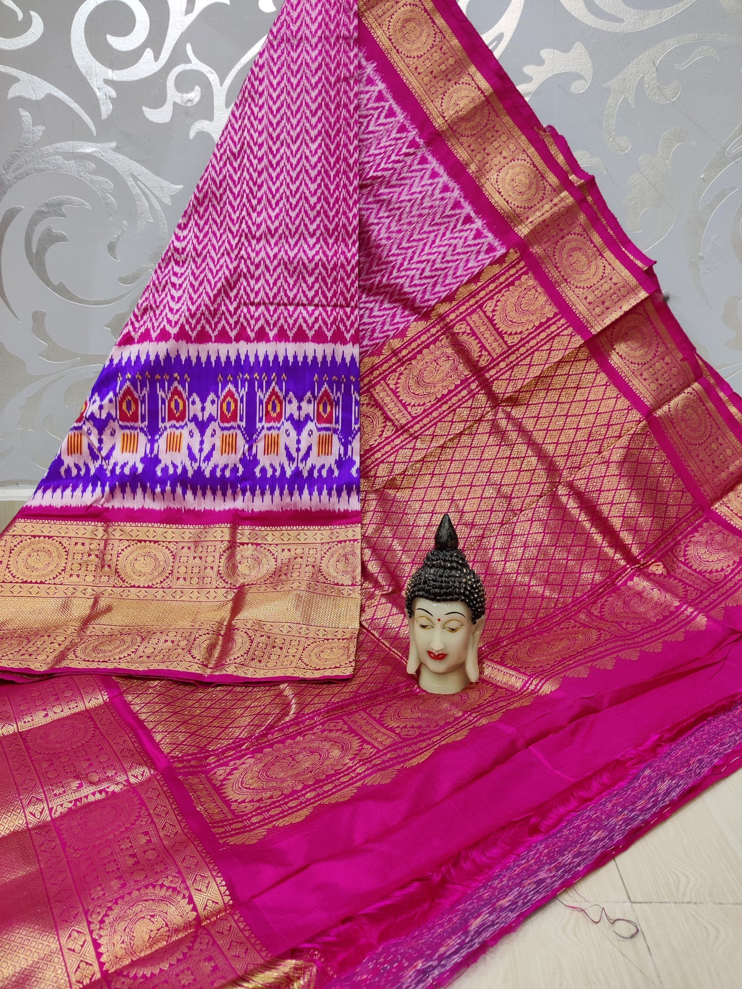 Pochampally Ikkat Pattu Sarees With Kanchi Border - pochampallysarees.com