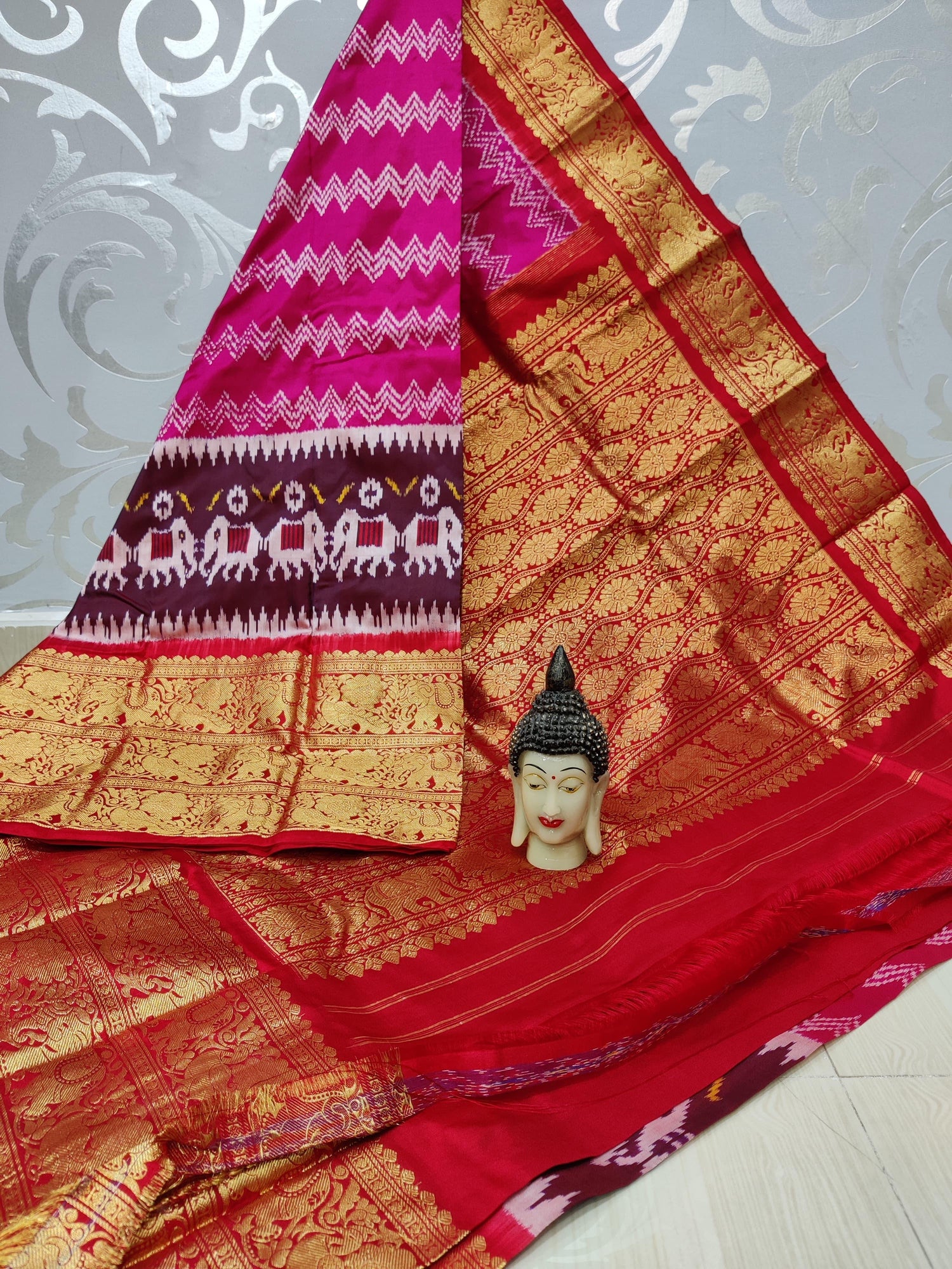 Pochampally Ikkat Pattu Sarees With Kanchi Border - pochampallysarees.com