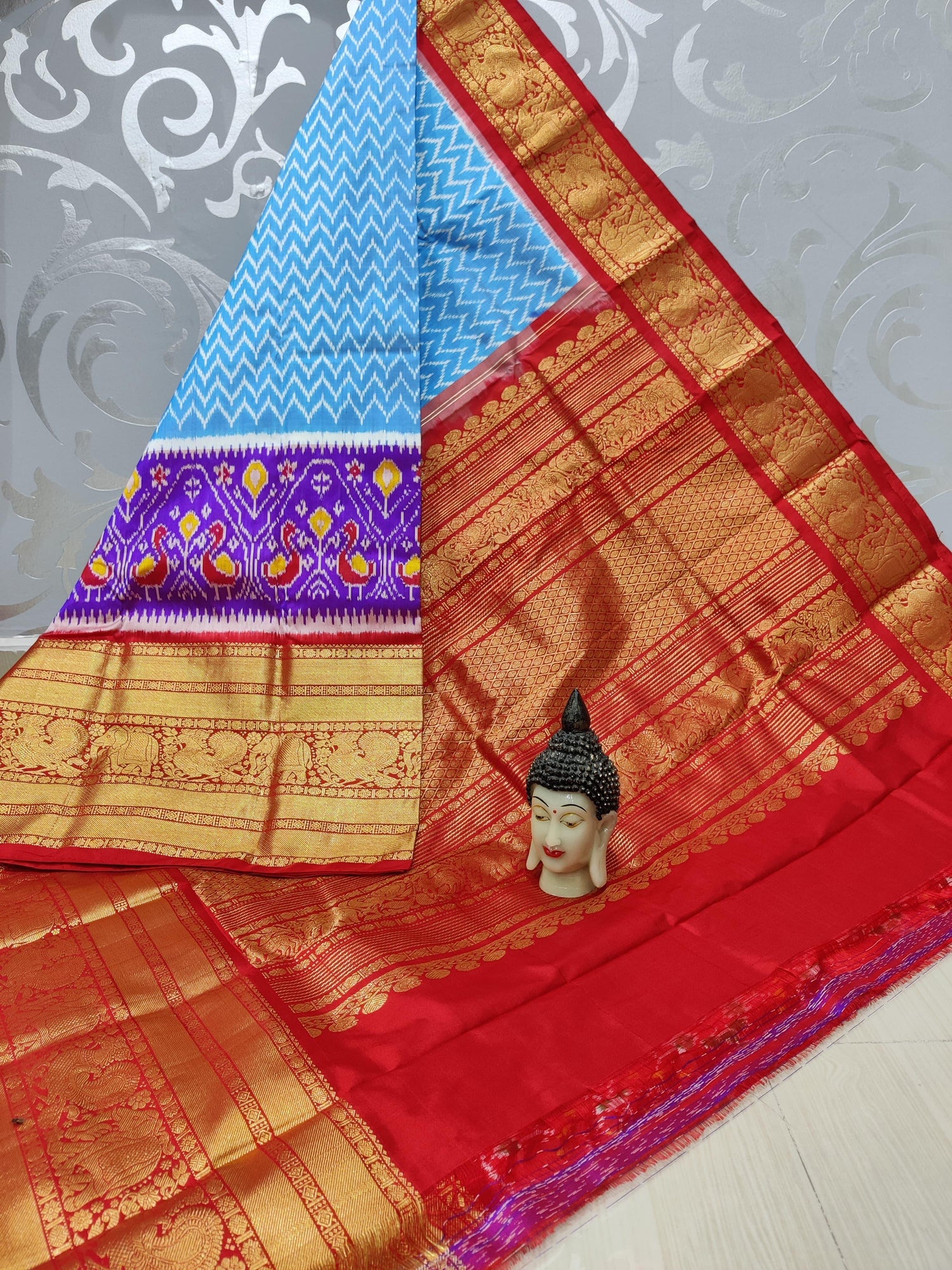 Pochampally Ikkat Pattu Sarees With Kanchi Border - pochampallysarees.com