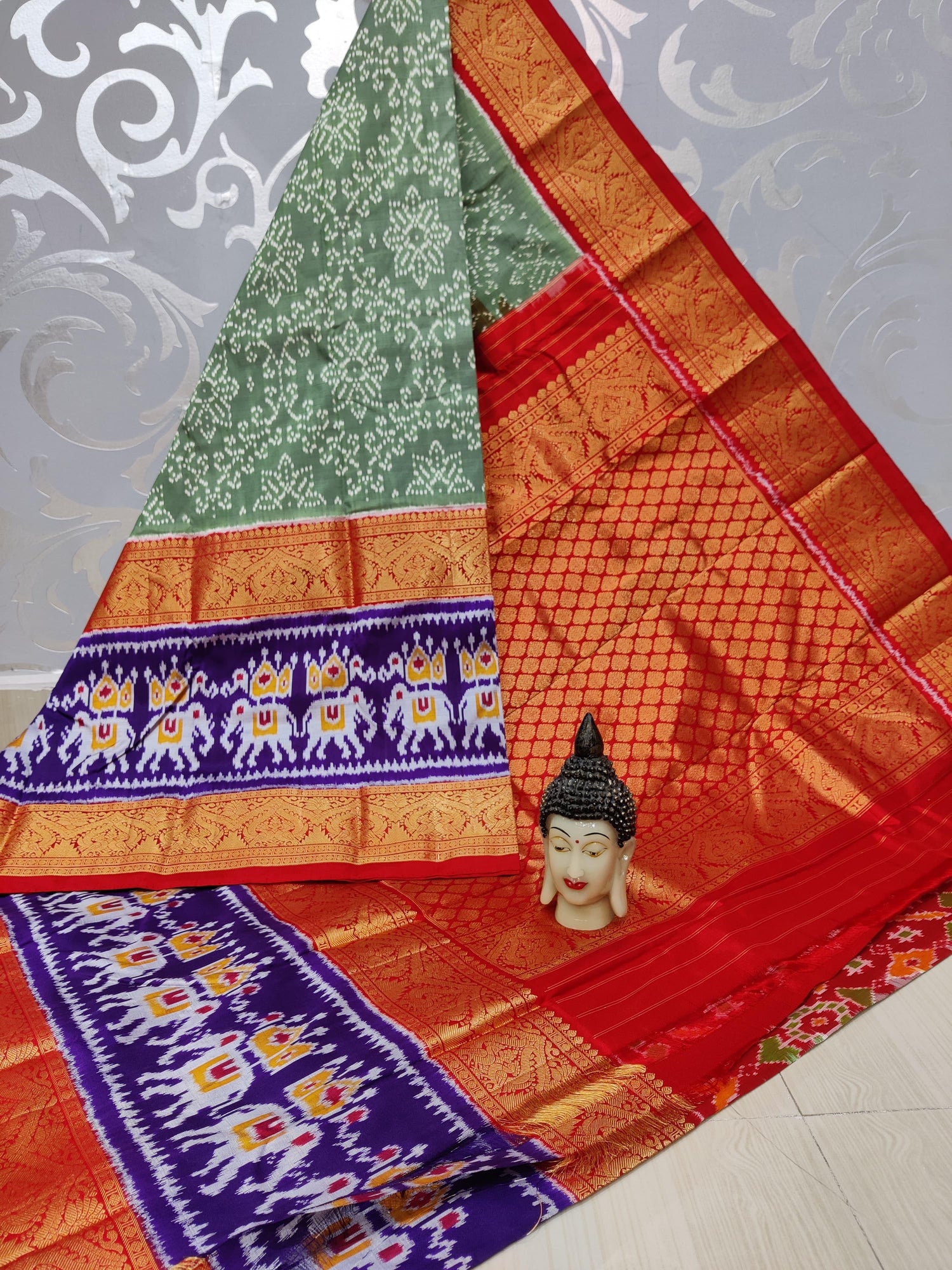 Pochampally Ikkat Pattu Sarees With Kanchi Border - pochampallysarees.com