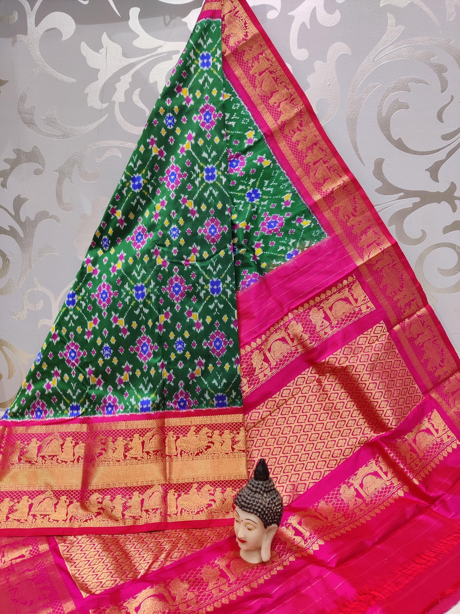 Pochampally Ikkat Pattu Sarees With Kanchi Border - pochampallysarees.com