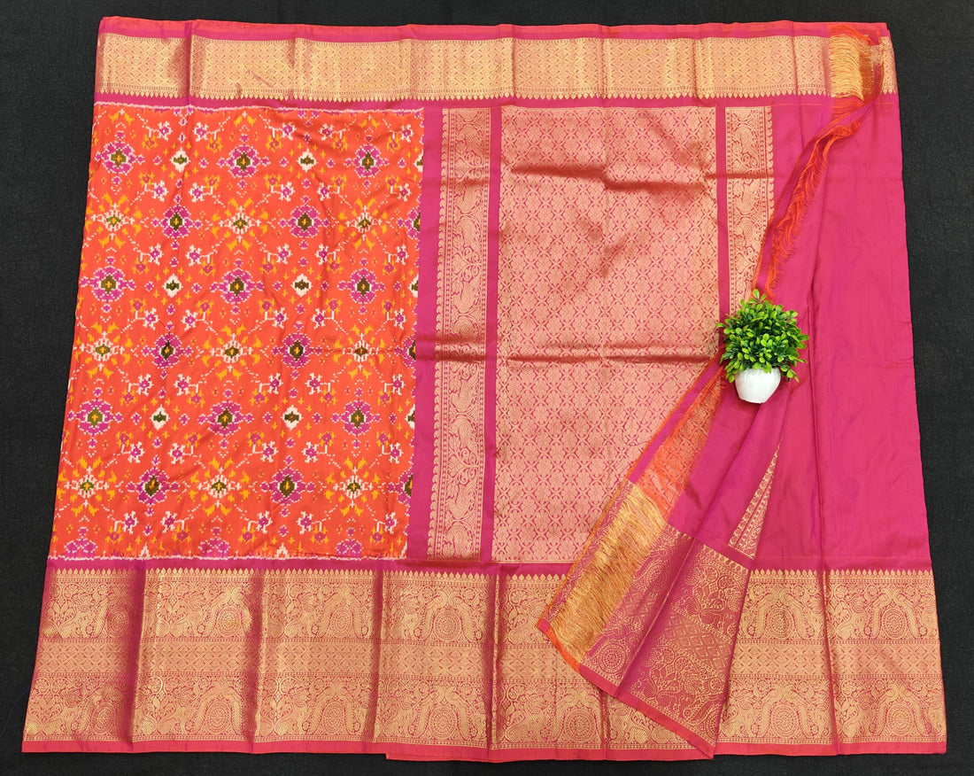 Pochampally Ikkat Pattu Sarees With Kanchi Border - pochampallysarees.com