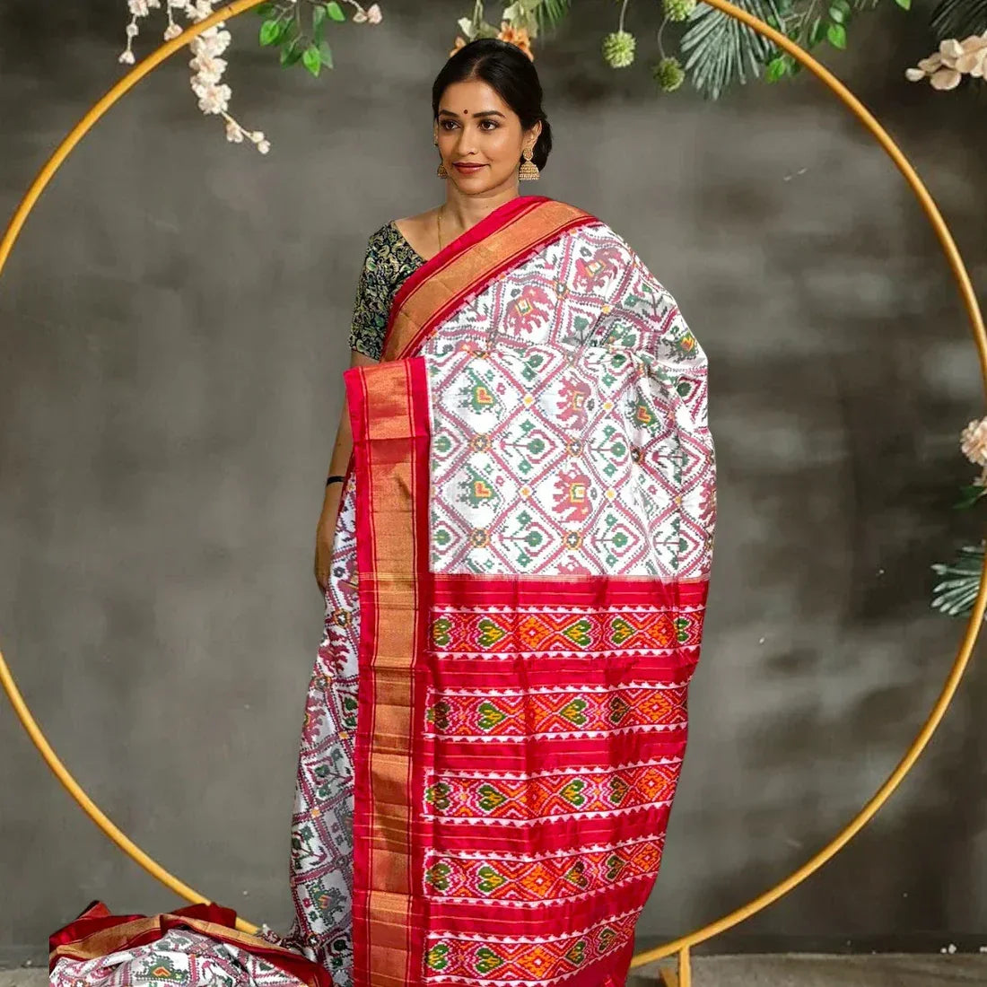 POCHAMPALLY SILK PATOLA WHITE RED SARI - pochampallysarees.com