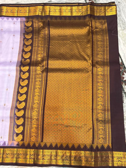 Pure Gadwal Silk Saree in Lavender &amp; Deep Purple with Rich Gold Zari Brocade Pallu | Traditional Handloom Pattu Saree for Weddings &amp; Festivals - pochampallysarees.com