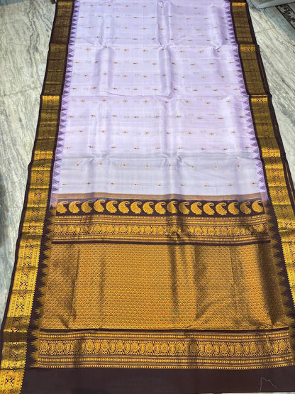 Pure Gadwal Silk Saree in Lavender &amp; Deep Purple with Rich Gold Zari Brocade Pallu | Traditional Handloom Pattu Saree for Weddings &amp; Festivals - pochampallysarees.com