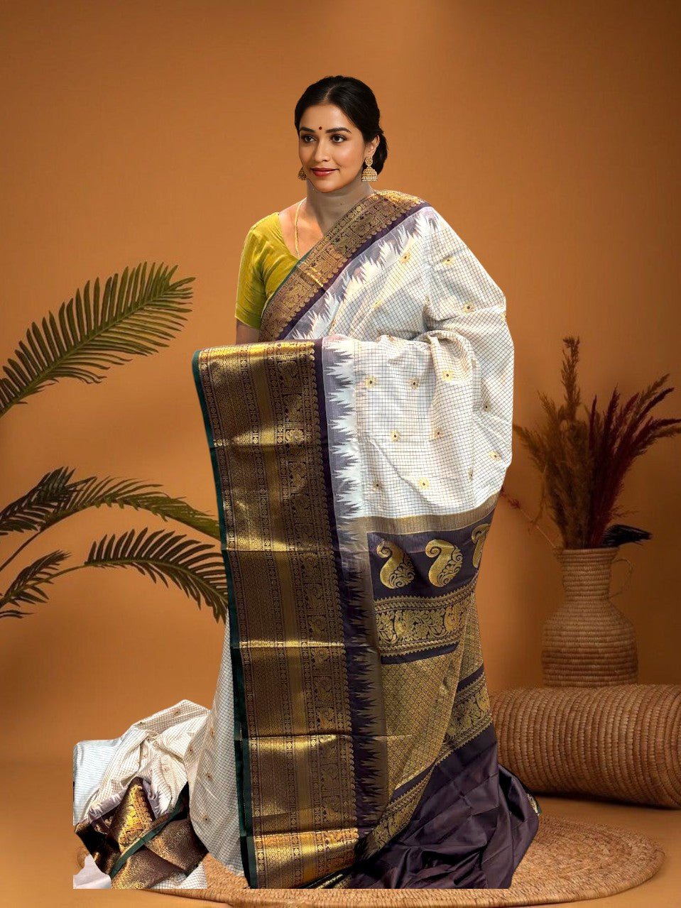 Semi-Gadwal-White-Chocolate-Sari-pochampallysarees.com