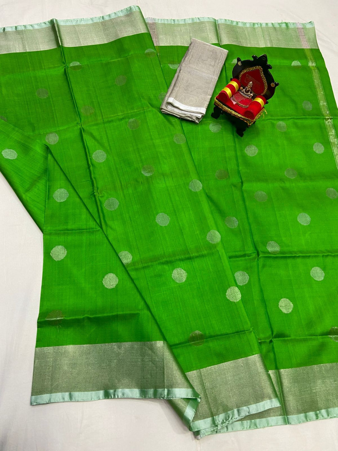 UPPADA PATTU SILVER BORDER SAREE