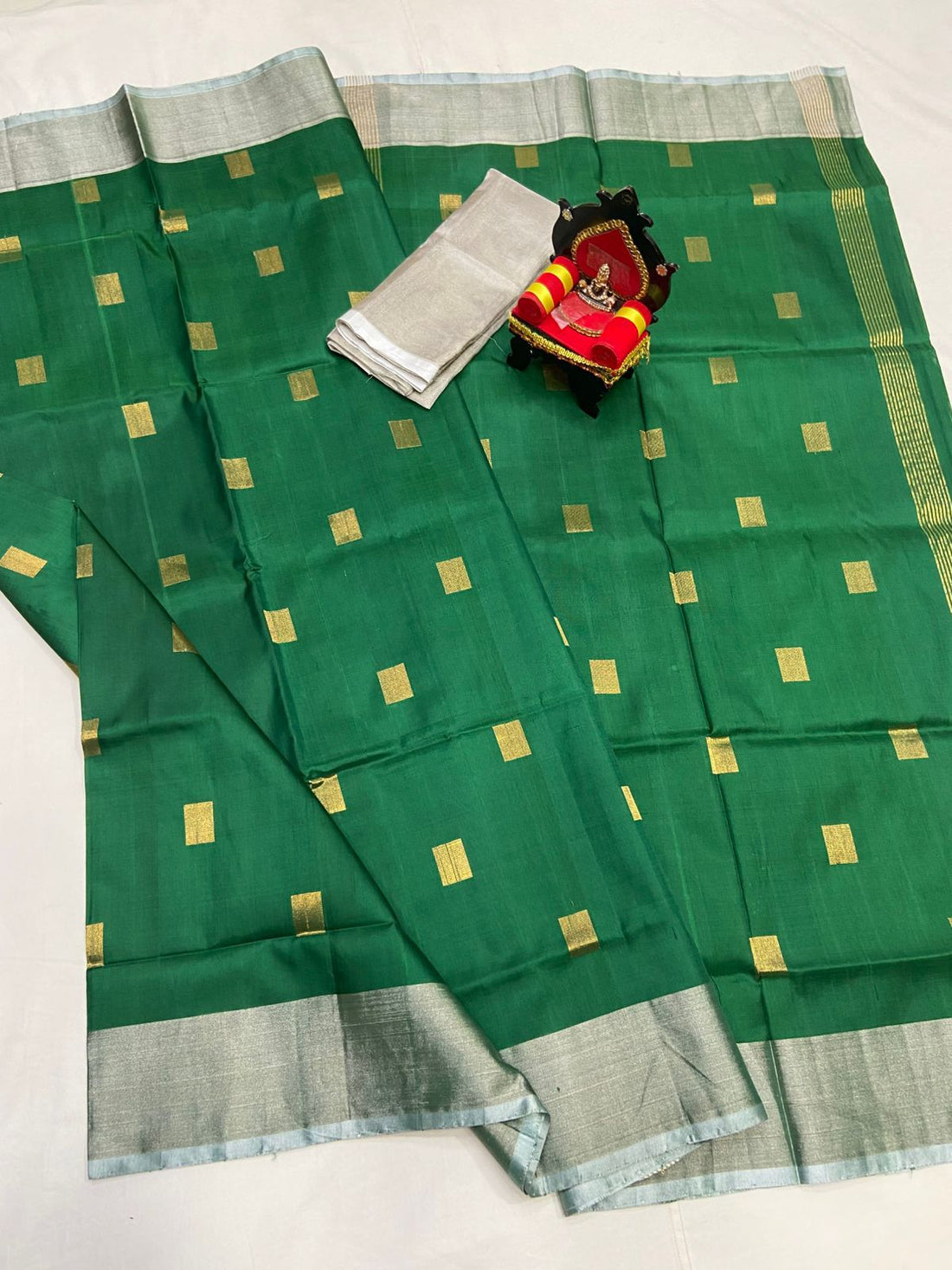 UPPADA PATTU SILVER BORDER SAREE