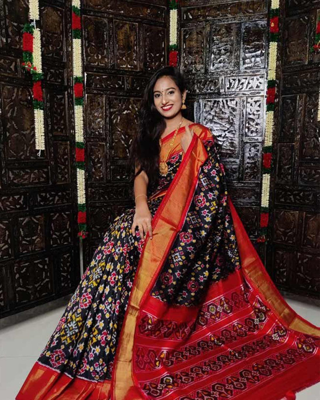 BLACK POCHAMPALLY SILK SARI - pochampallysarees.com