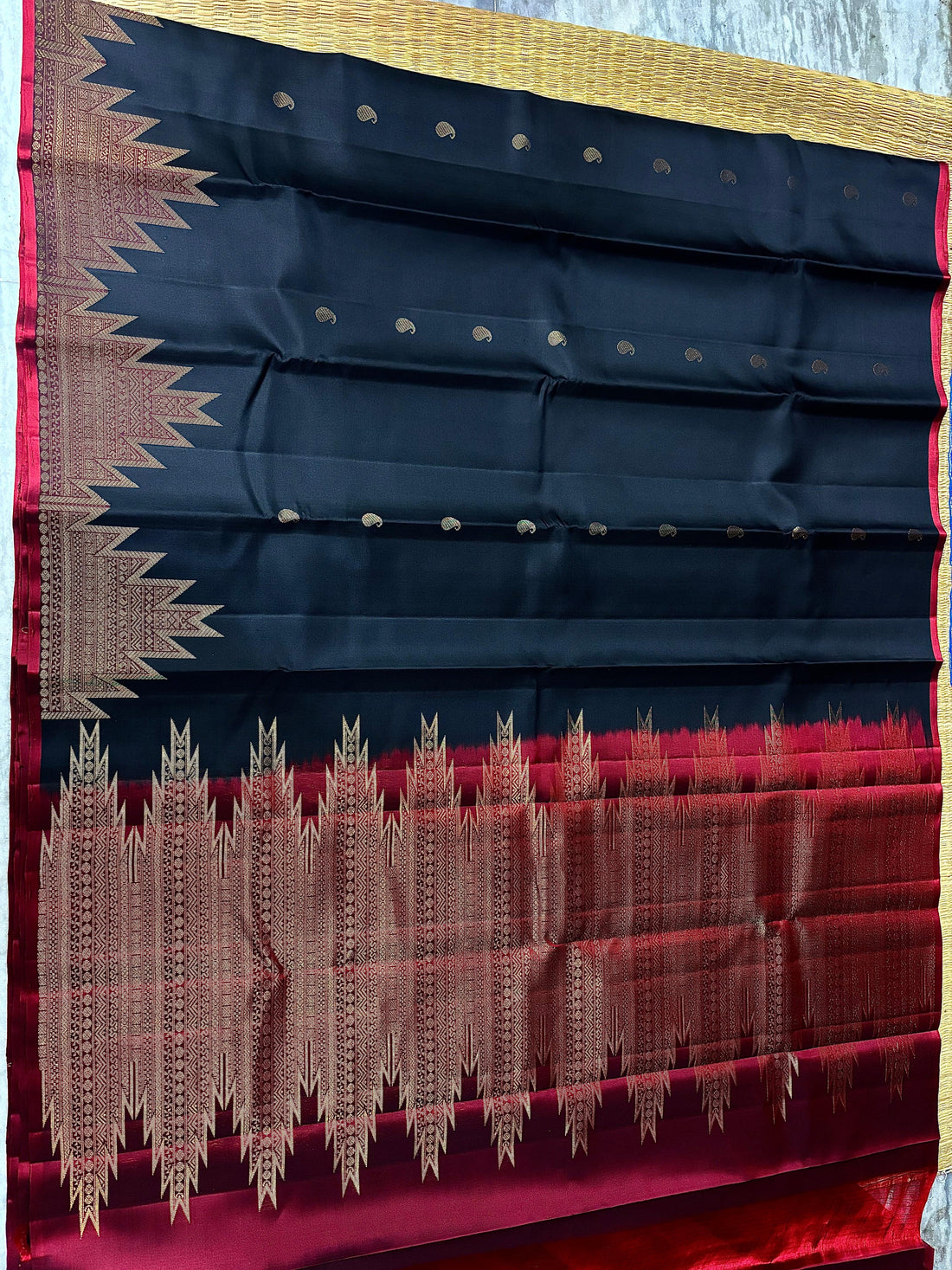 Black Soft Silk Saree - pochampallysarees.com