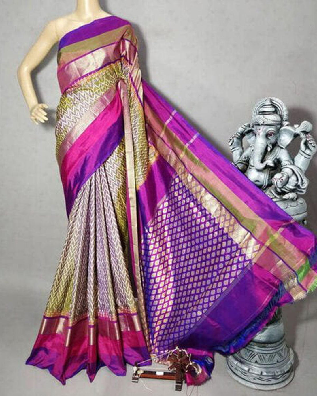 BROWN WITH PURPLE COLOR POCHAMPALLY PURE IKAT SILK SAREE ONLINE - pochampallysarees.com