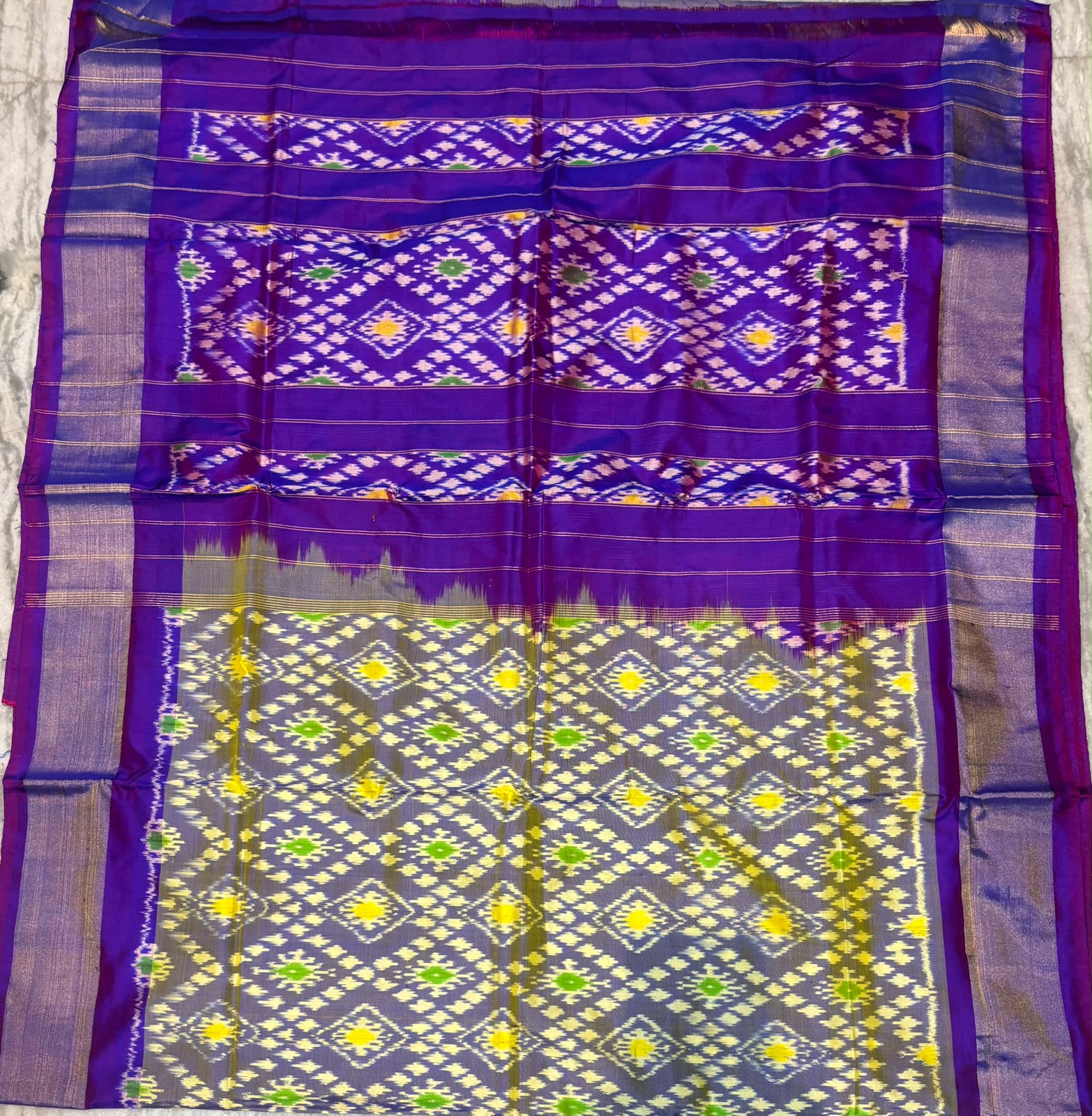 Grey and Purple Handloom Pochampally Ikkat Pure Silk Saree