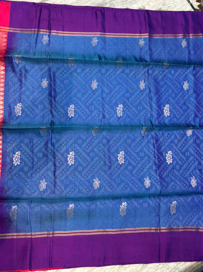 Premium Royal Blue Soft Silk Saree with Vibrant Magenta Pallu &amp; Traditional Floral Motif Weave - pochampallysarees.com