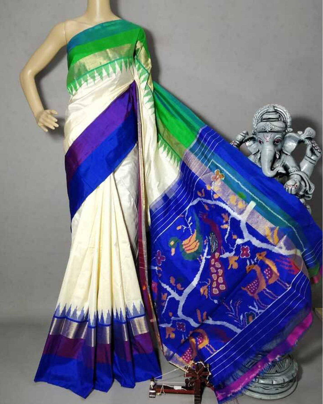 CREAM POCHAMPALLY IKKAT PATTU SAREE - pochampallysarees.com