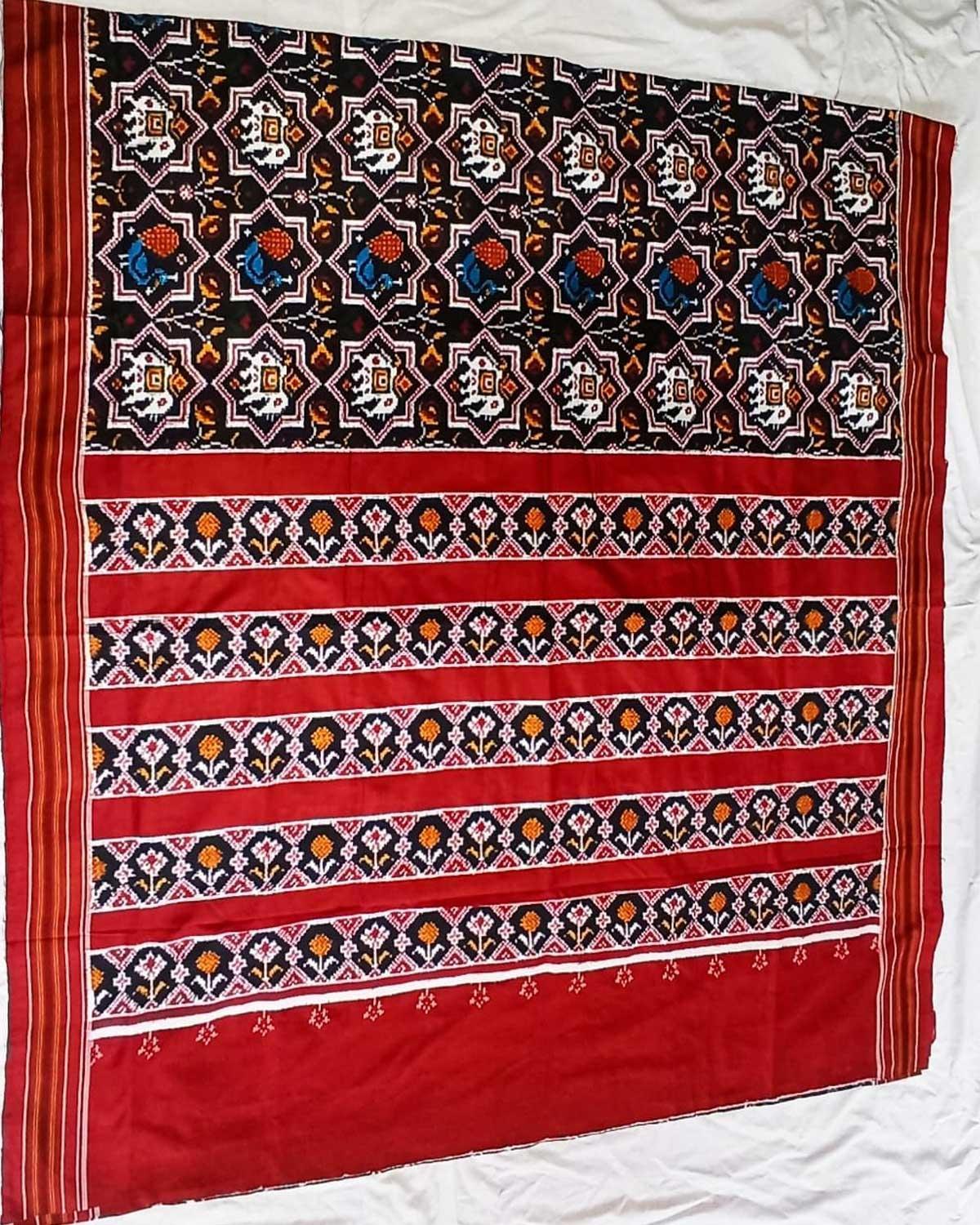 Double Ikkat Patola Black With Maroon Color Saree - pochampallysarees.com