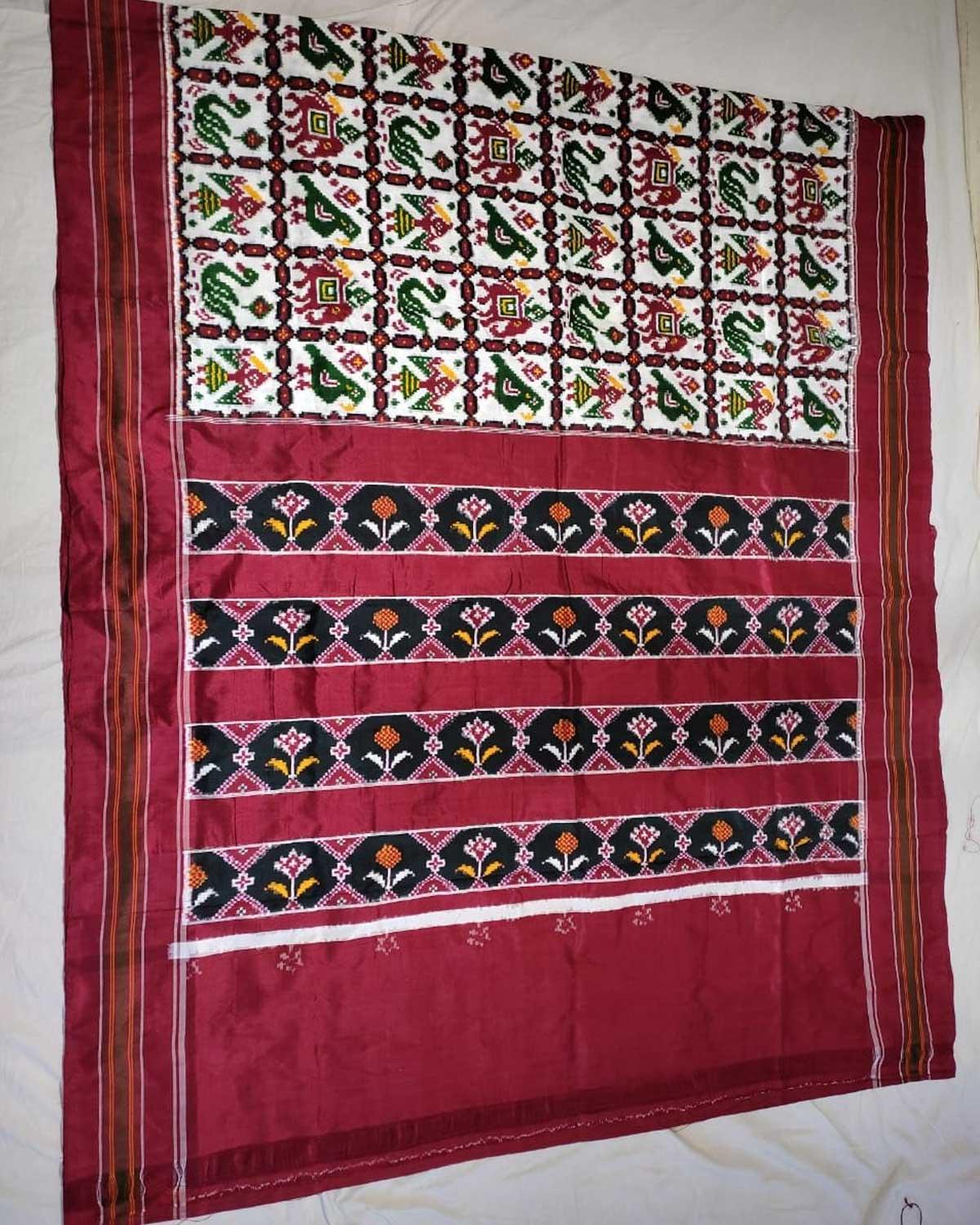 Double Ikkat Patola White With Maroon Color Saree - pochampallysarees.com