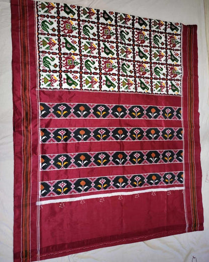 Double Ikkat Patola White With Maroon Color Saree - pochampallysarees.com