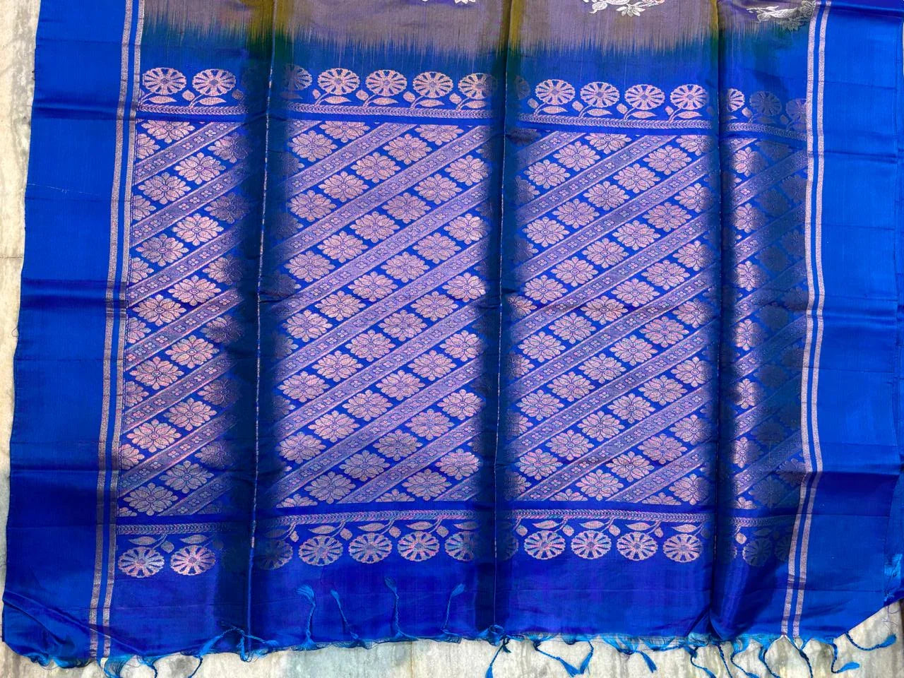 Elegant Dual-Tone Pure Soft Silk Saree with Ananda Blue Border &amp; Blouse | Buy Online - pochampallysarees.com