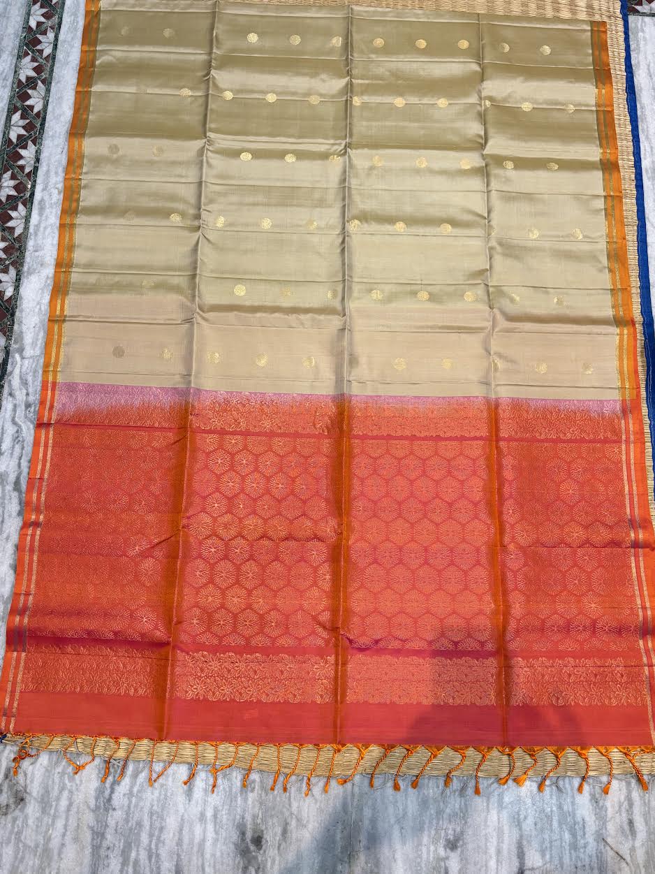 Magenta Purple Kanjivaram Silk Saree with Contrast Emerald Green Zari Border With Silk Mark