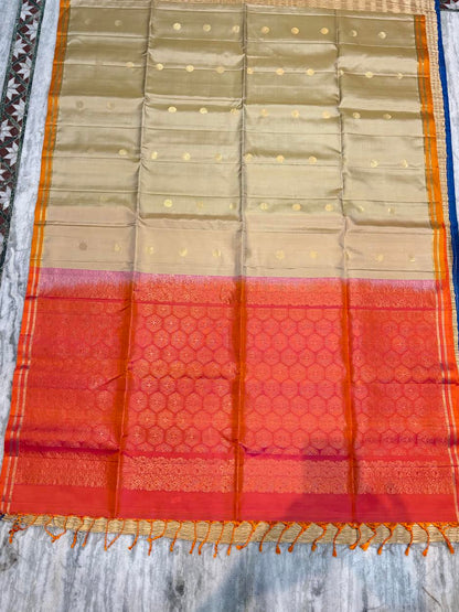 Magenta Purple Kanjivaram Silk Saree with Contrast Emerald Green Zari Border With Silk Mark