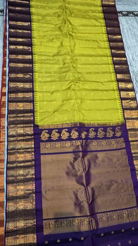 Gadwal Silk Saree – Parrot Green &amp; Lavender - pochampallysarees.com