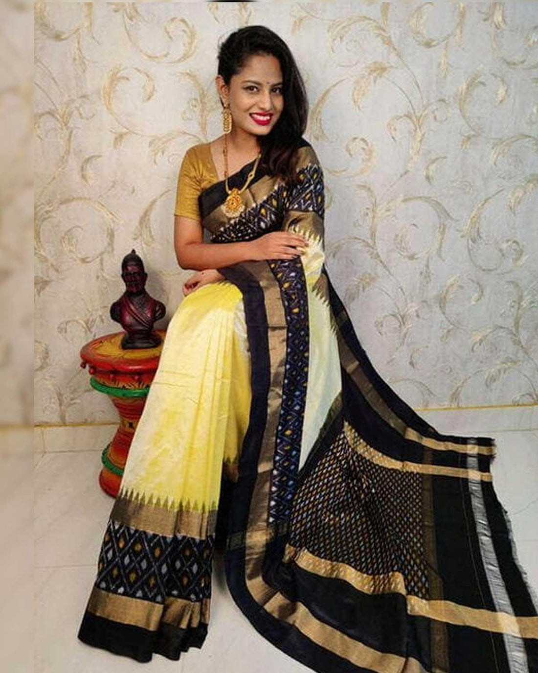 Extraordinary Wondrous Cream With Black Color Pochampally Ikat Silk Sari Online - pochampallysarees.com