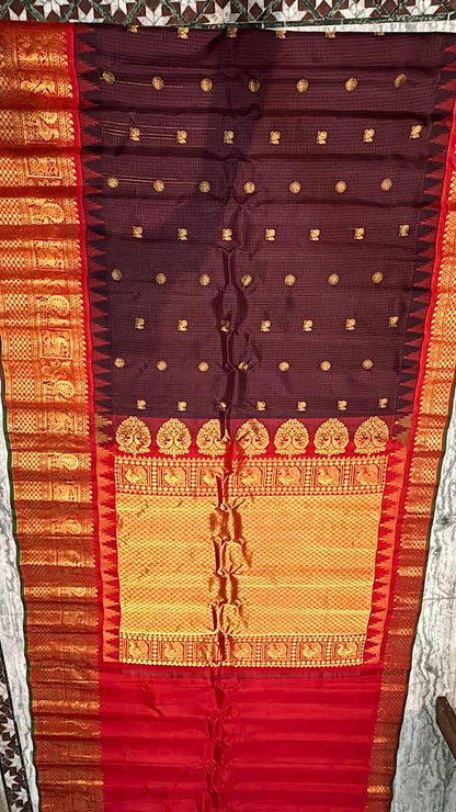 Gadwal Silk Sarees: Elegant Handloom Classics for Every Occasion - pochampallysarees.com