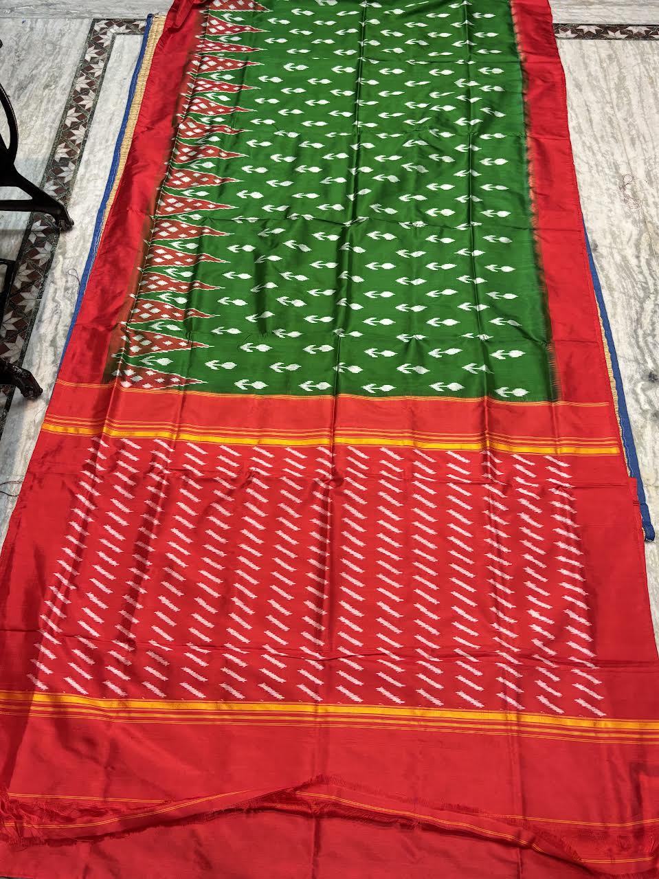 Handloom Emerald Green &amp; Crimson Red Pochampally Ikat Pure Silk Saree