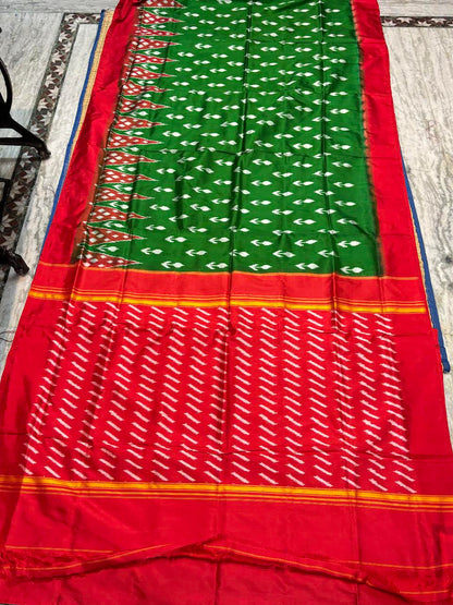Handloom Emerald Green &amp; Crimson Red Pochampally Ikat Pure Silk Saree
