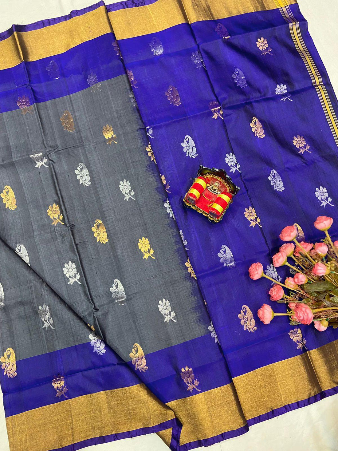 Gray Uppada Butta Silk Saree - pochampallysarees.com