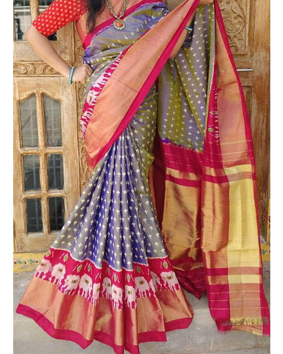 GRAY WITH RED COLOR POCHAMPALLY SILK SARI - pochampallysarees.com