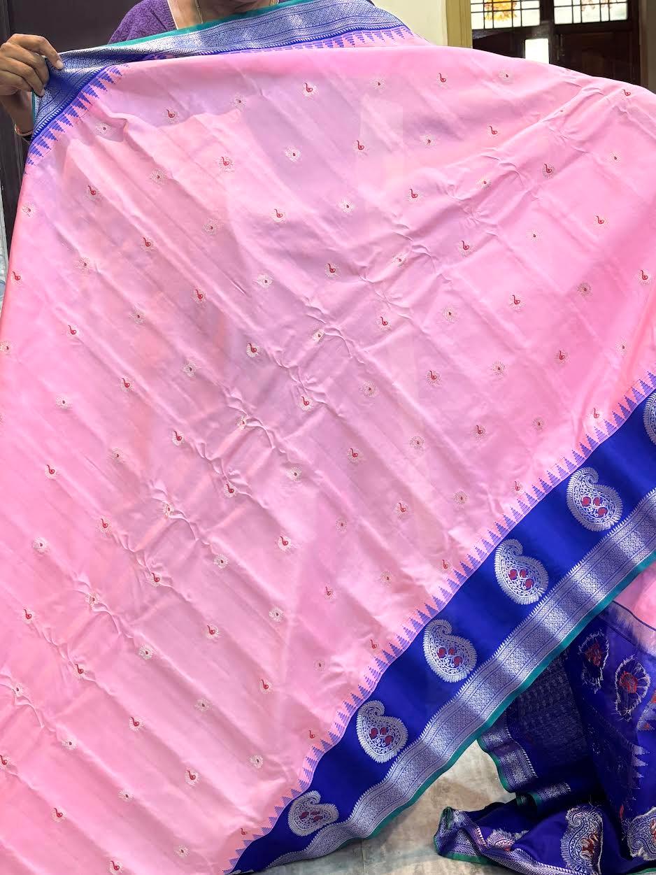 PURE GADWAL SILK BODY BUTTI LIGHT PINK PALLU BLUE BORDER AND BLOUSE BLUE SAREE - pochampallysarees.com