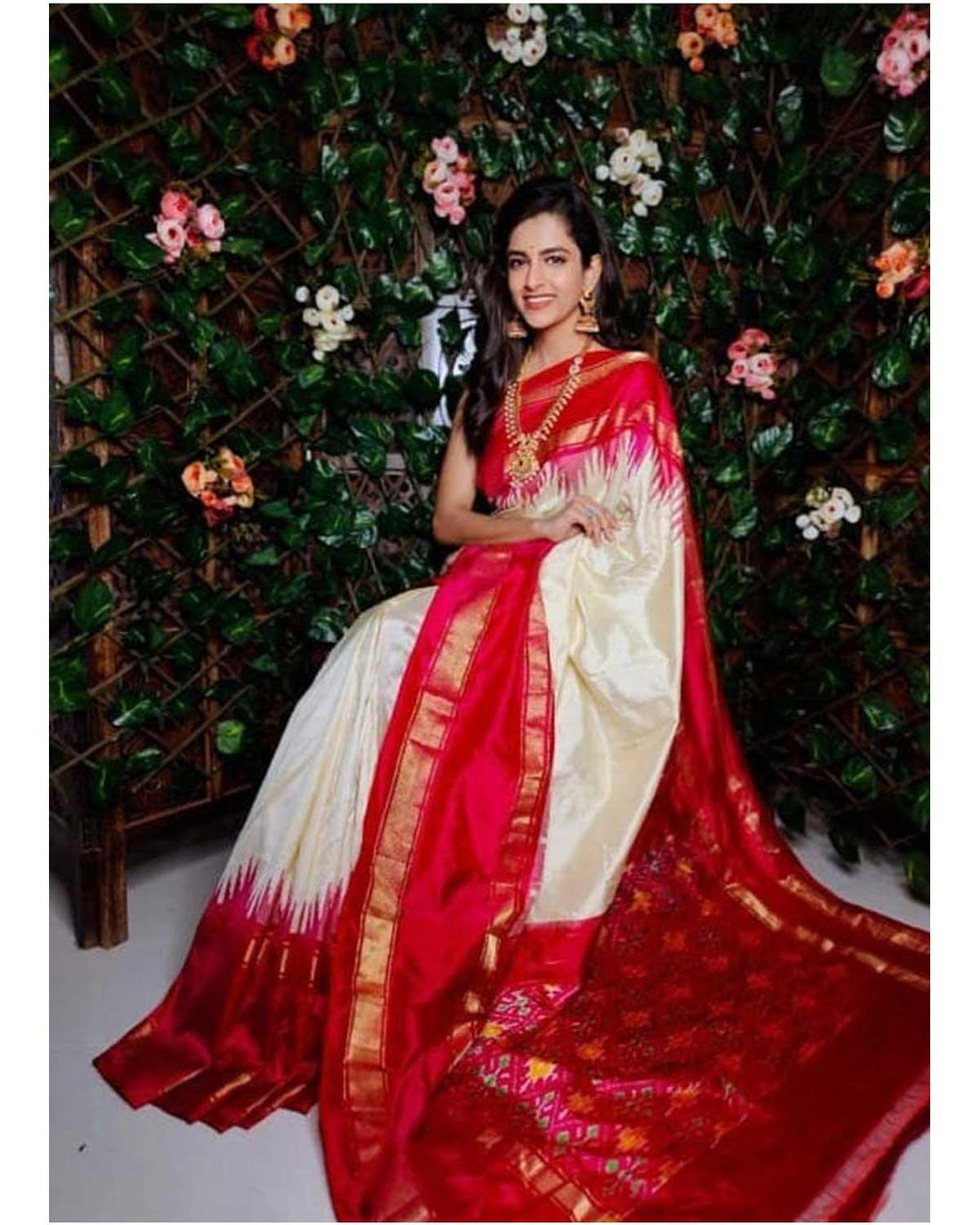 IKAT CREAM WITH RED COLOR SAREE - pochampallysarees.com