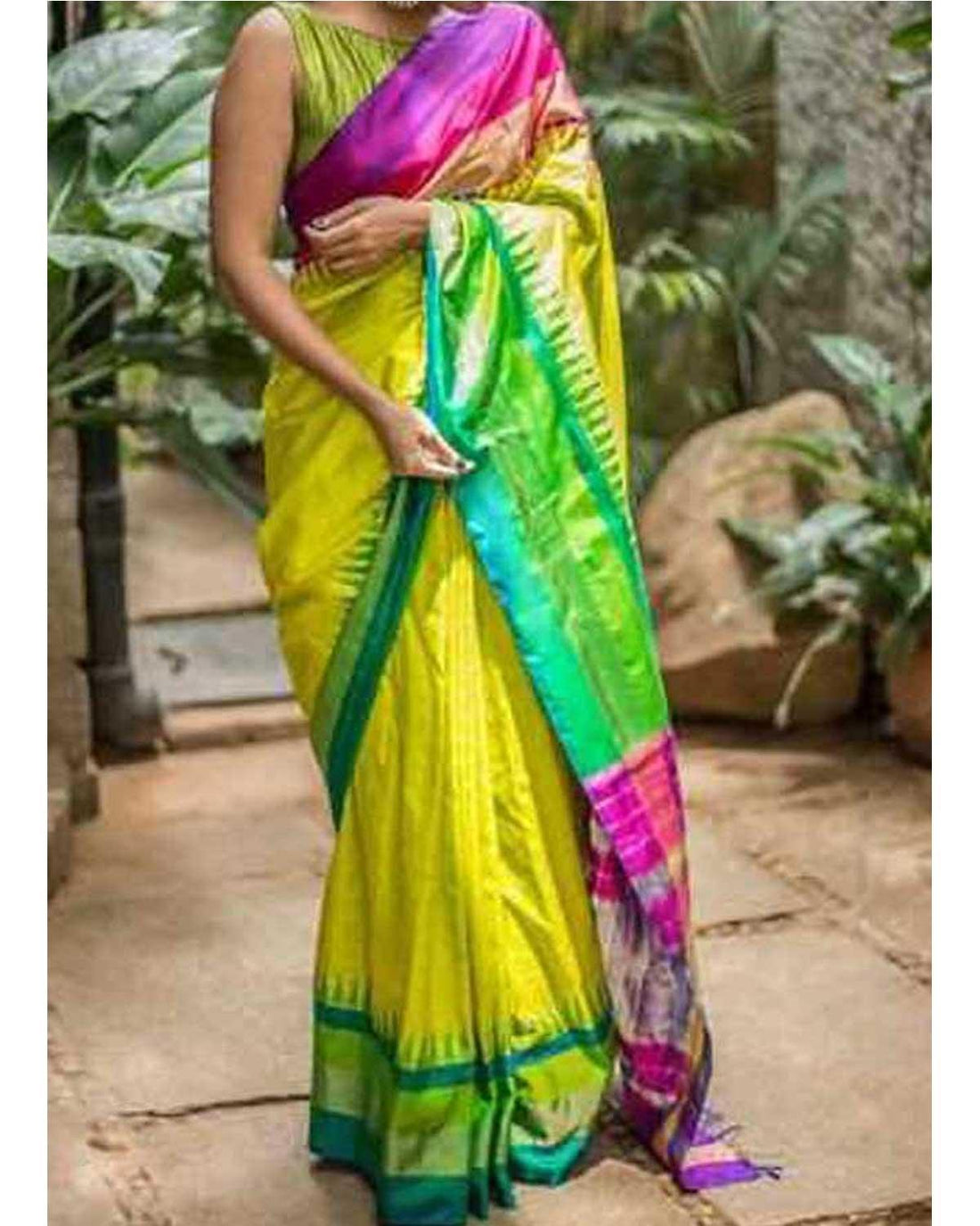 IKAT POPULAR LIGHT PARROT GREEN COLOR SAREE - pochampallysarees.com