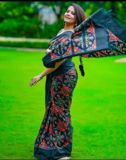 Ikkat-Silk-Black-Saree