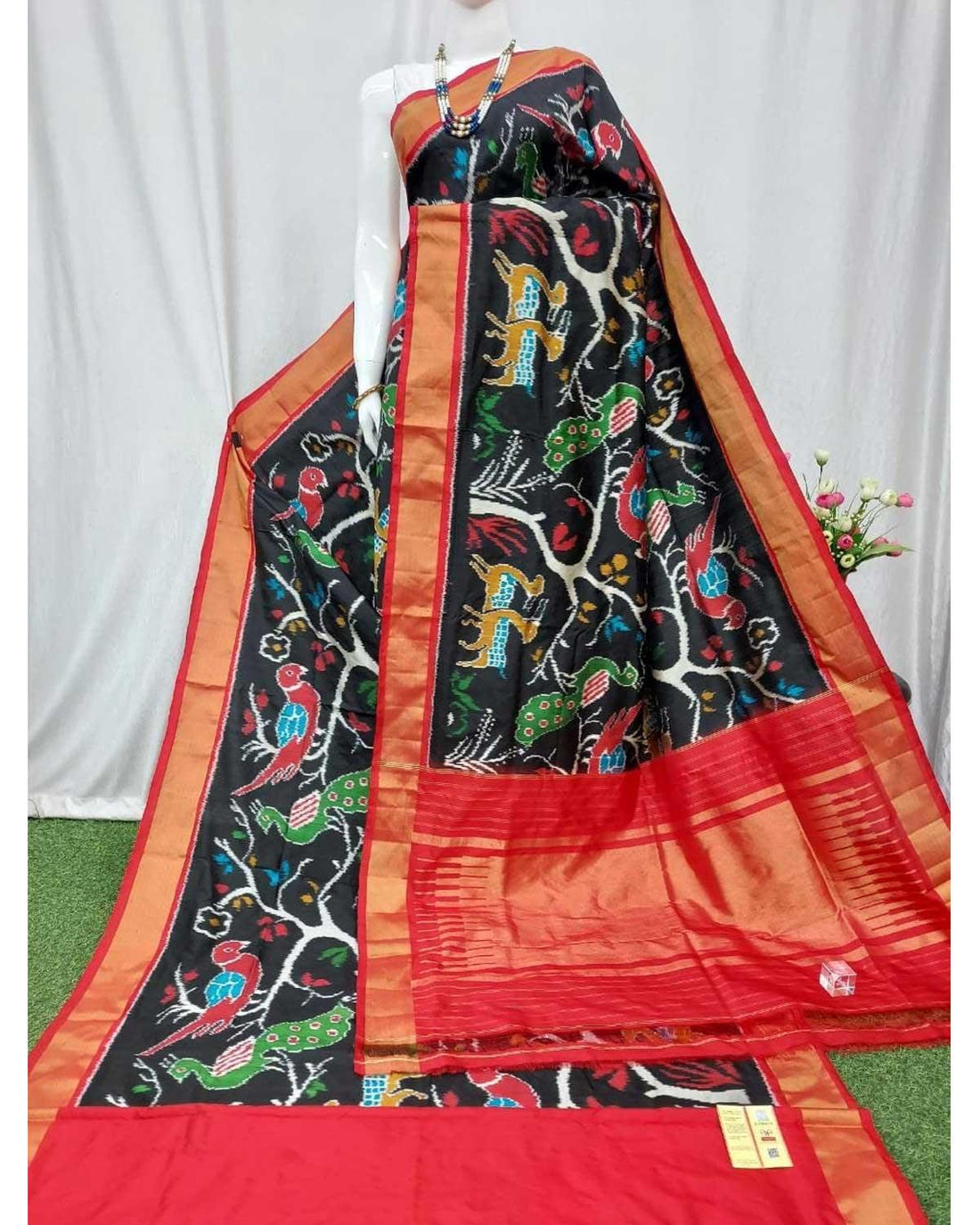 IKKAT SILK BLACK WITH RED COLOR SAREE - pochampallysarees.com