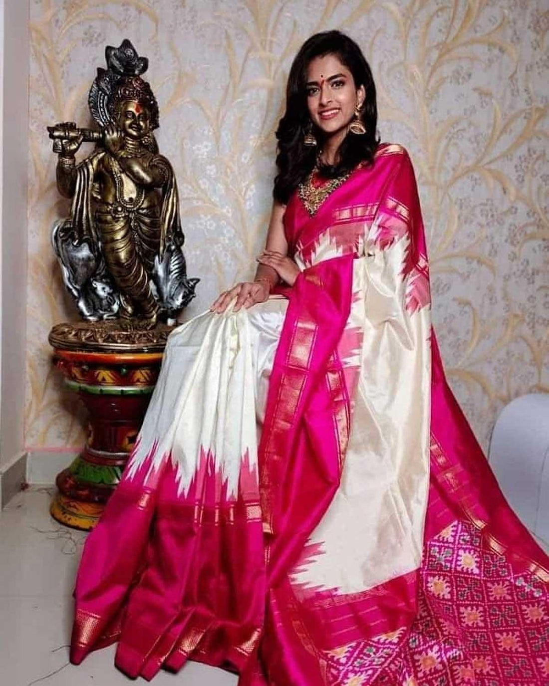 IKKAT SILK PINK WITH CREAM COLOR SAREE - pochampallysarees.com