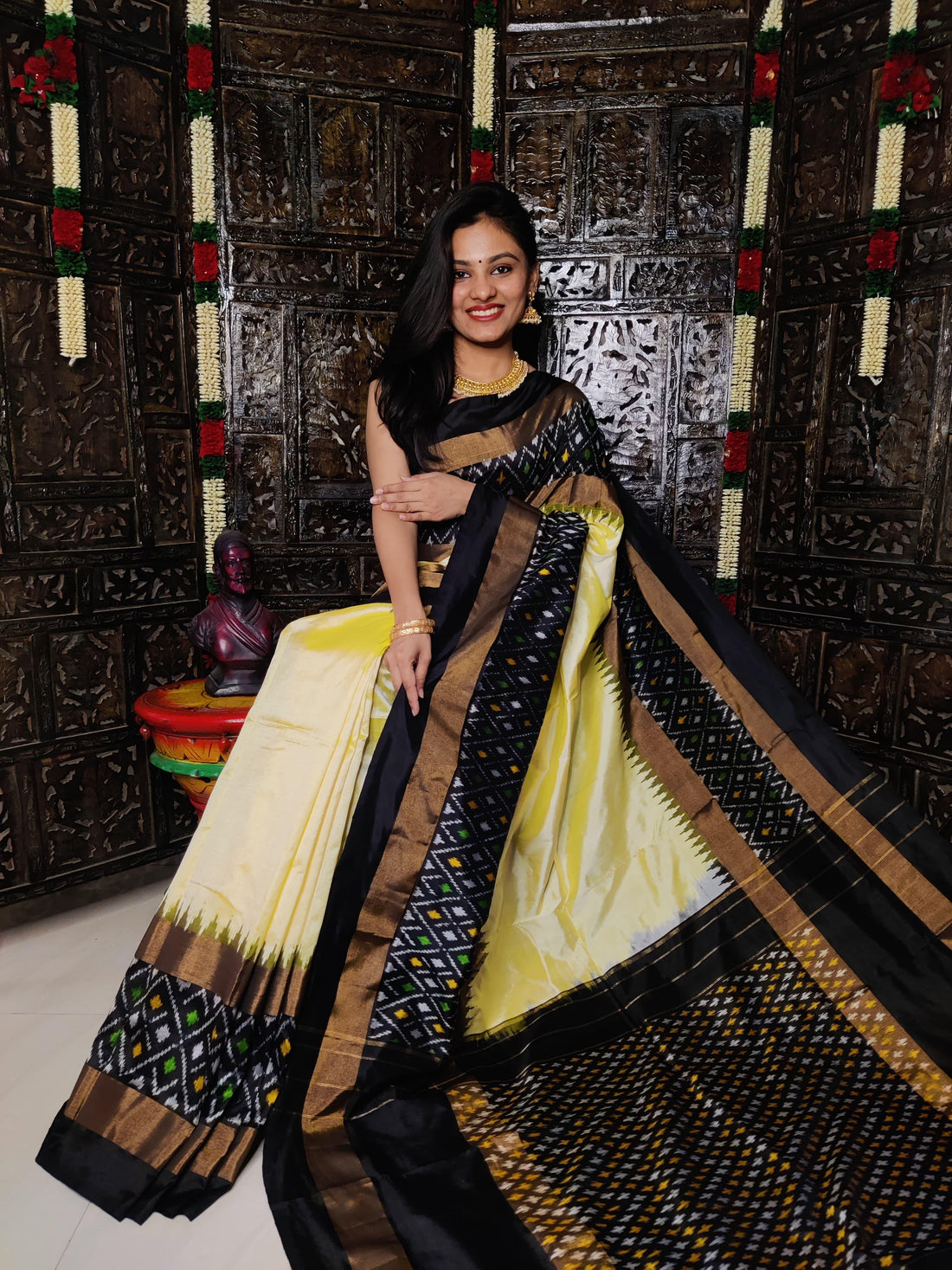 ikkat Silk saree Cream Black - pochampallysarees.com