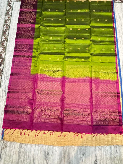 Leaf green Kanchipuram soft silk saree with contrast deep magenta geometric zari pallu and Silk Mark certification