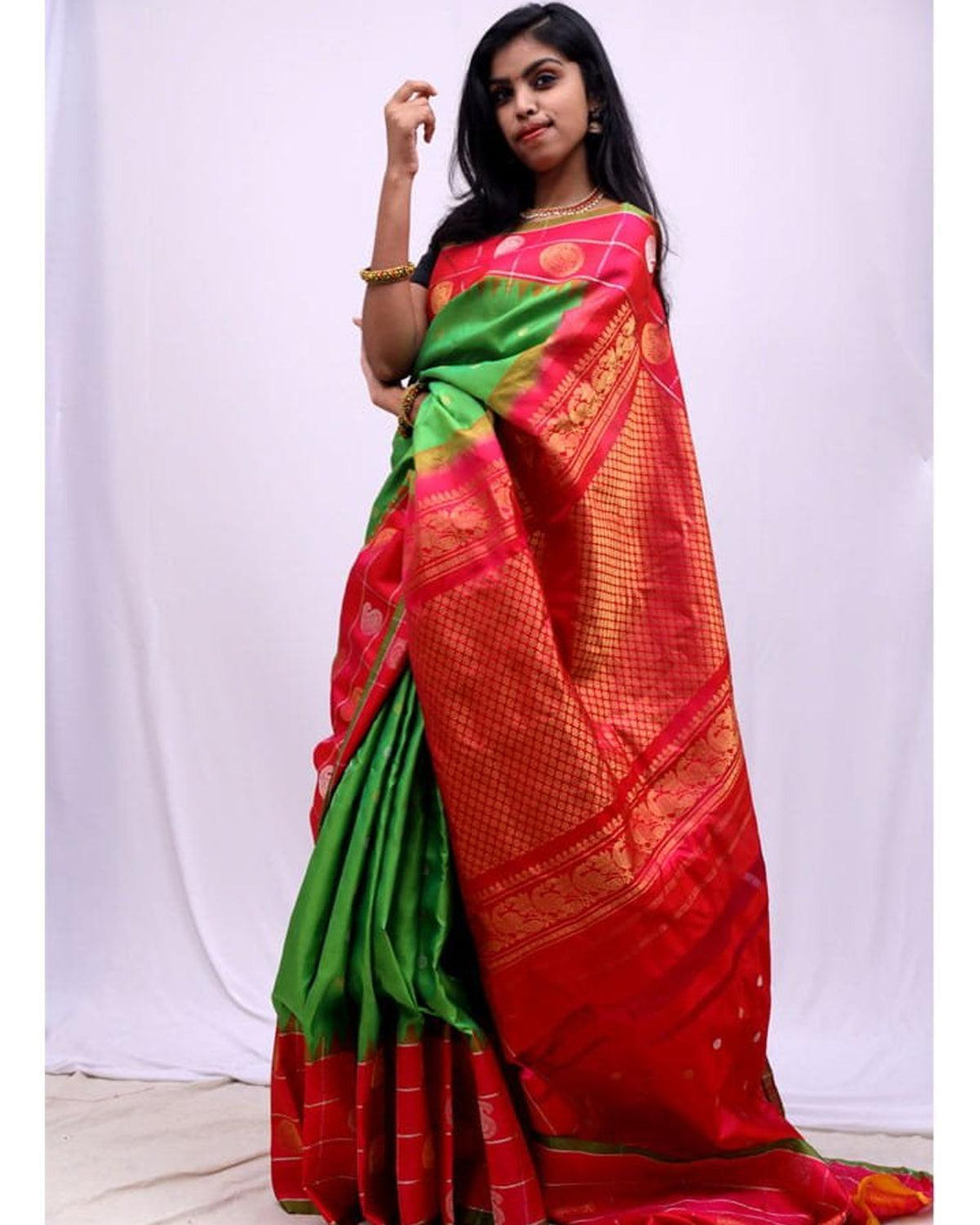PARROT GREEN WITH PINK COLOR GADWAL SILK SAREE - pochampallysarees.com
