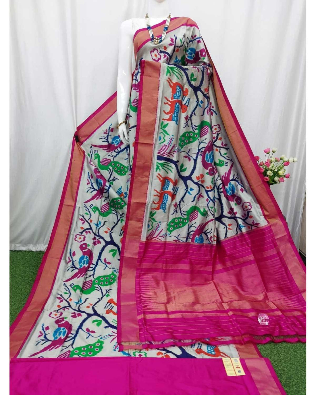 POCHAMPALLY IKAT GRAY WITH PINK COLOR SAREE - pochampallysarees.com