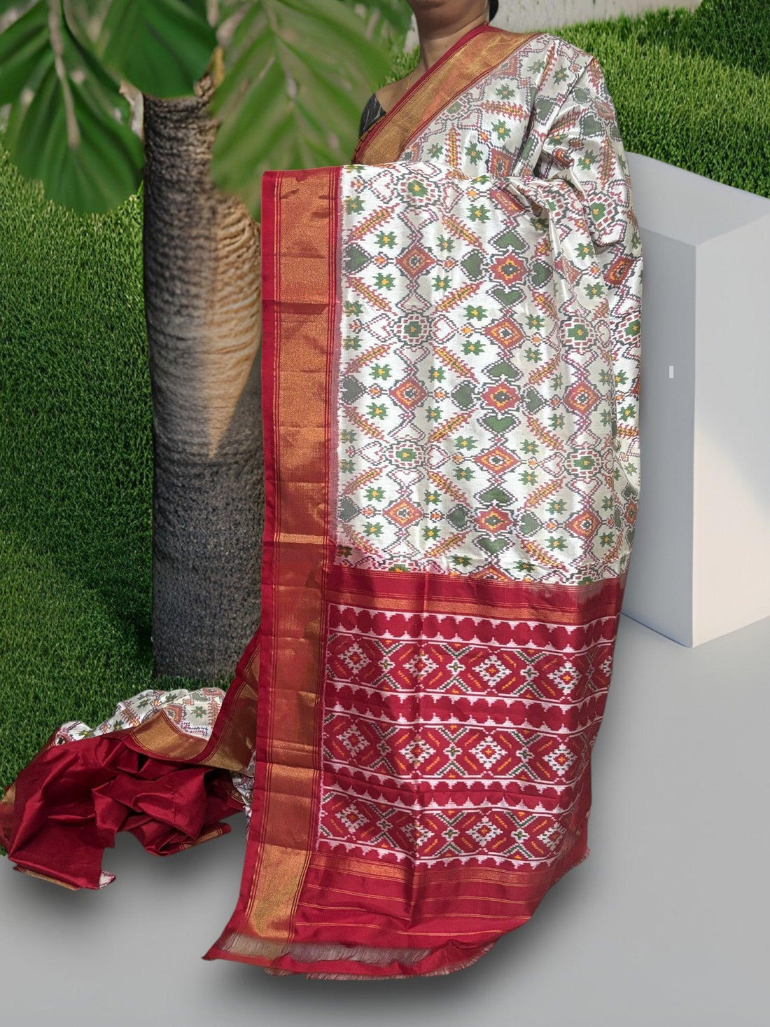 Pochampally Ikat Patola White Red Sari - pochampallysarees.com