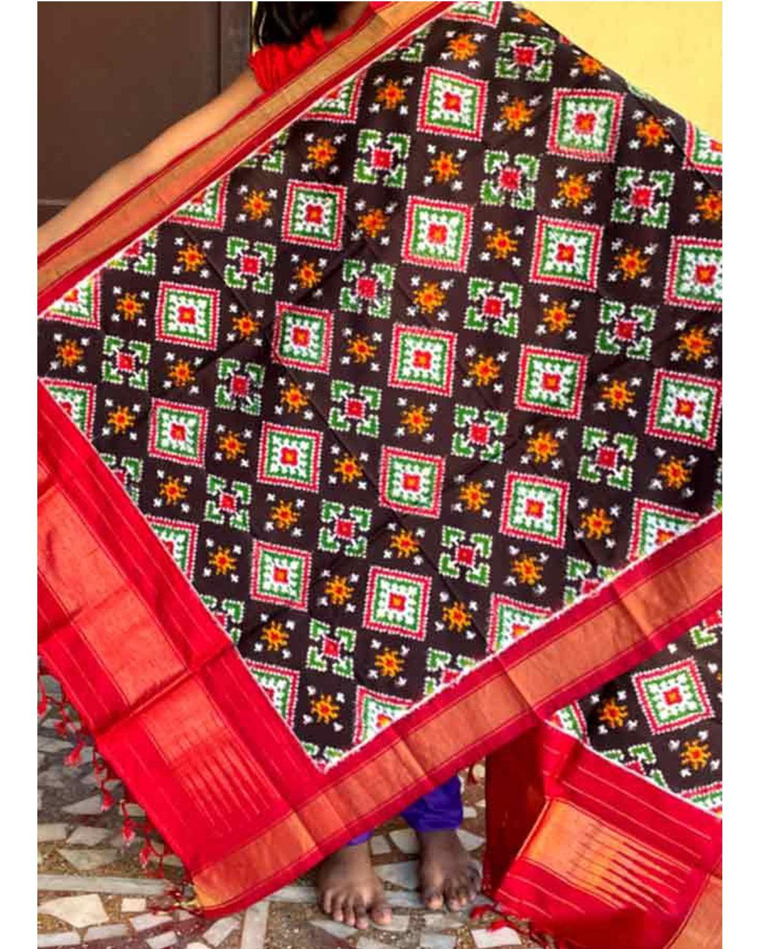 Pochampally Ikat Pattu Black With Red Color Dupatta - pochampallysarees.com