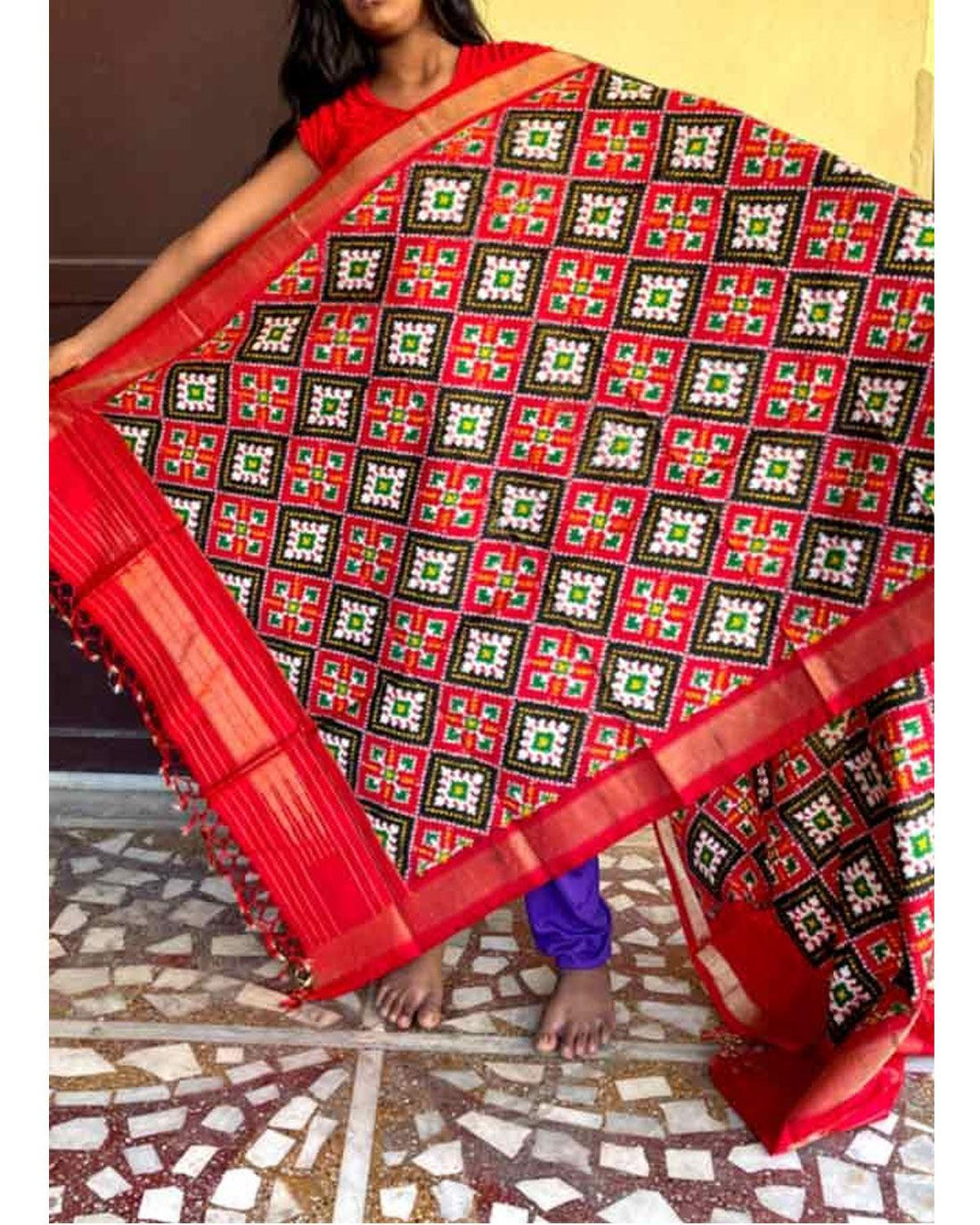 POCHAMPALLY IKAT SILK BLACK WITH RED COLOR DUPATTA - pochampallysarees.com