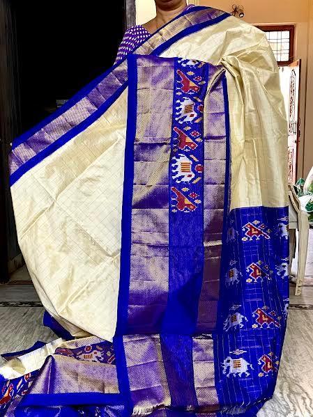 Pochampally Ikat Silk Cream Zari Checks Body With Border And Pallu Blue Sari - pochampallysarees.com