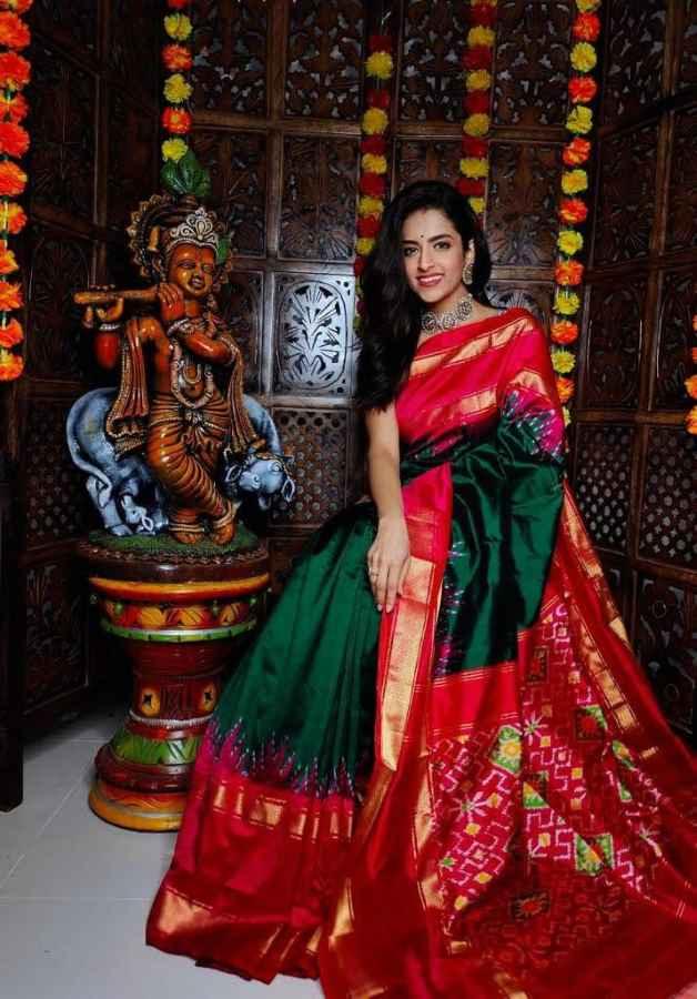 Pochampally Ikat Silk Green With Red Color Saree - pochampallysarees.com