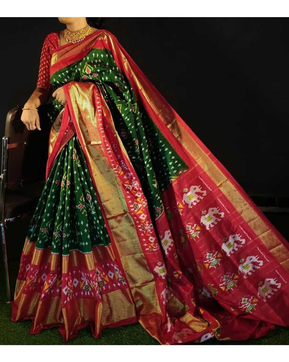 POCHAMPALLY IKAT SILK GREEN WITH RED COLOR SAREE - pochampallysarees.com